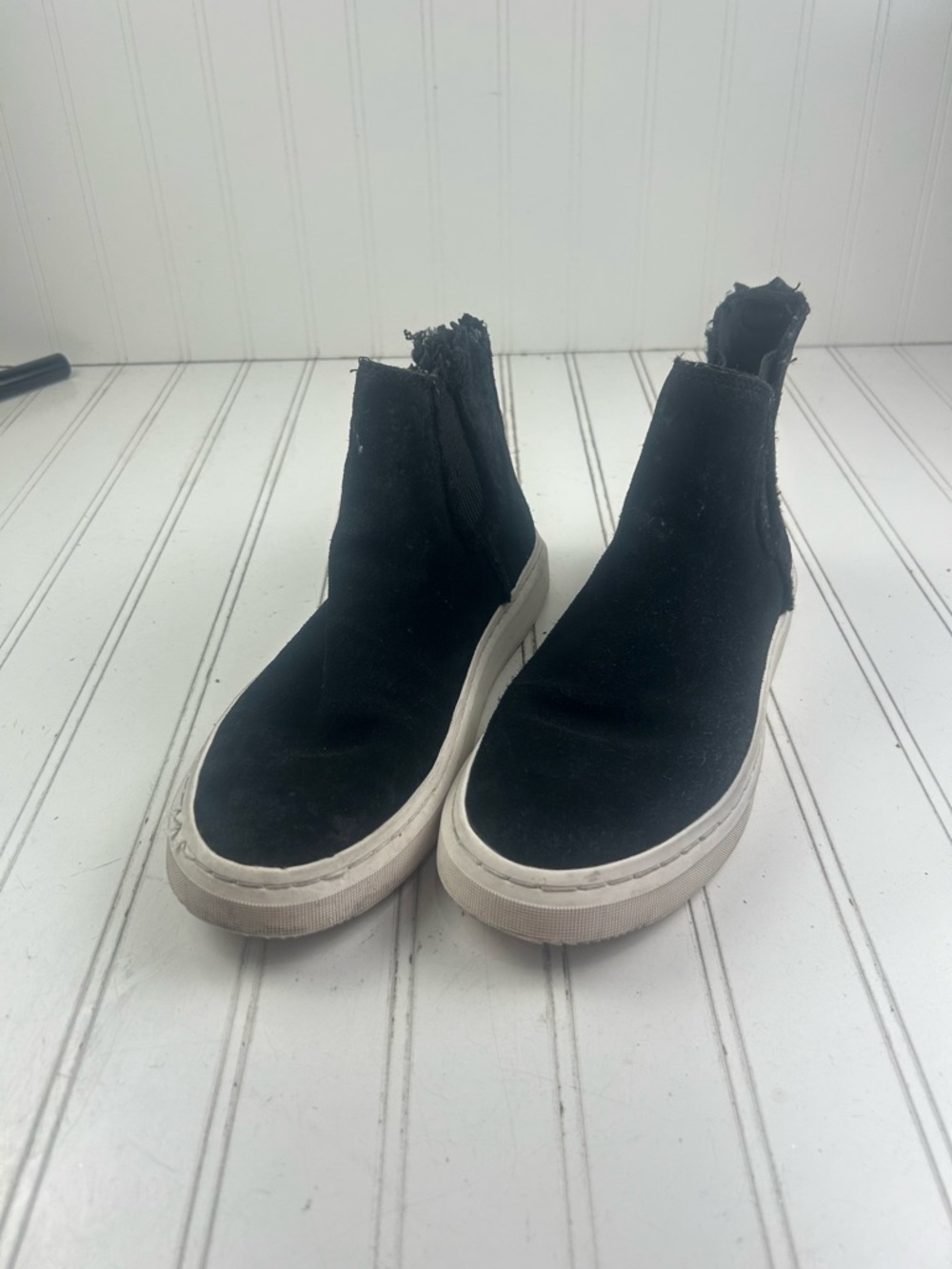 UGG Alameda Chelsea Black Suede Boots Womenโs Size 8 - Picture 2 of 10